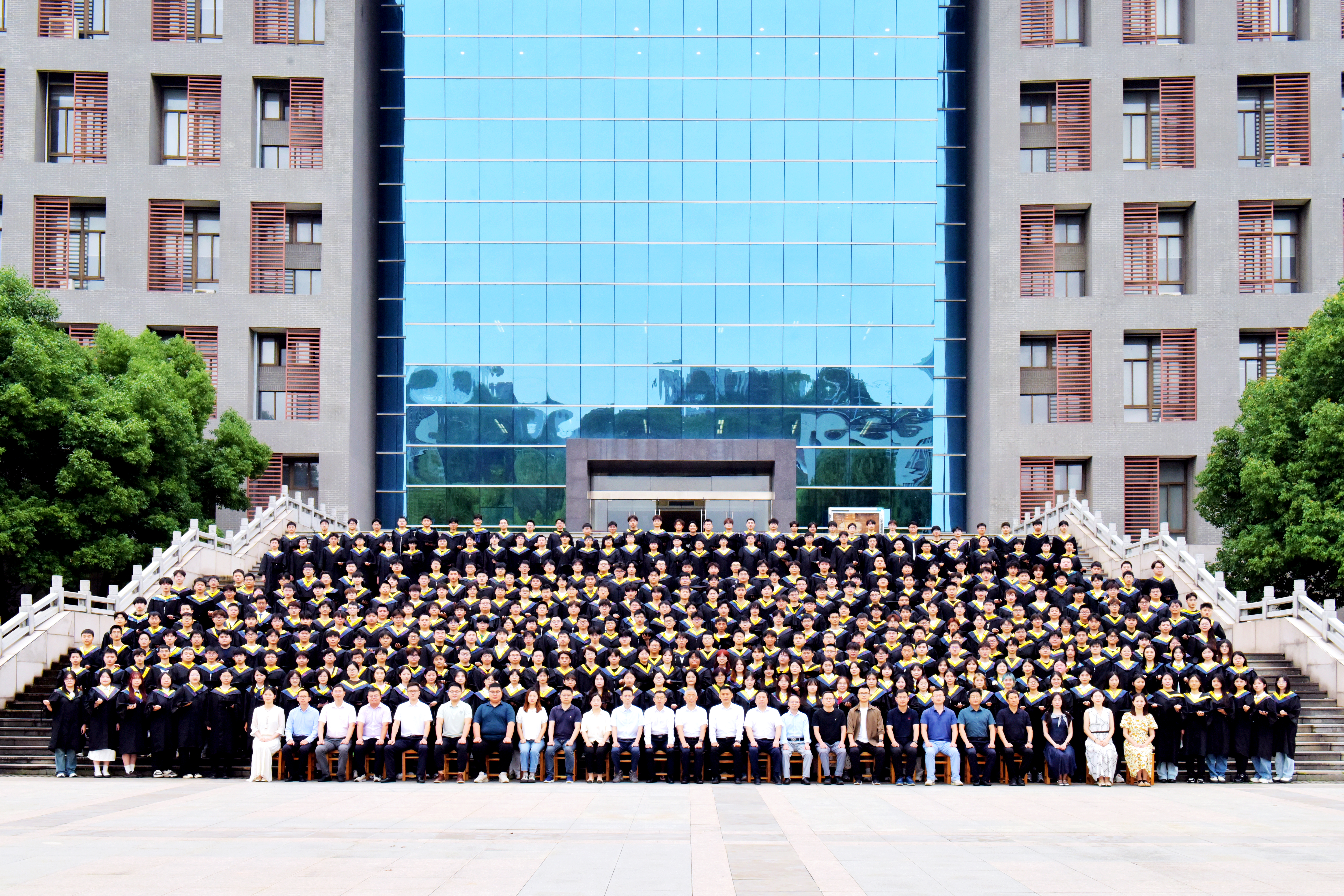 yl6809永利集团2025届毕业生合影